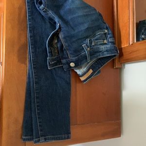 Joe’s Jeans The Icon. Mid Rise Skinny. Size 28